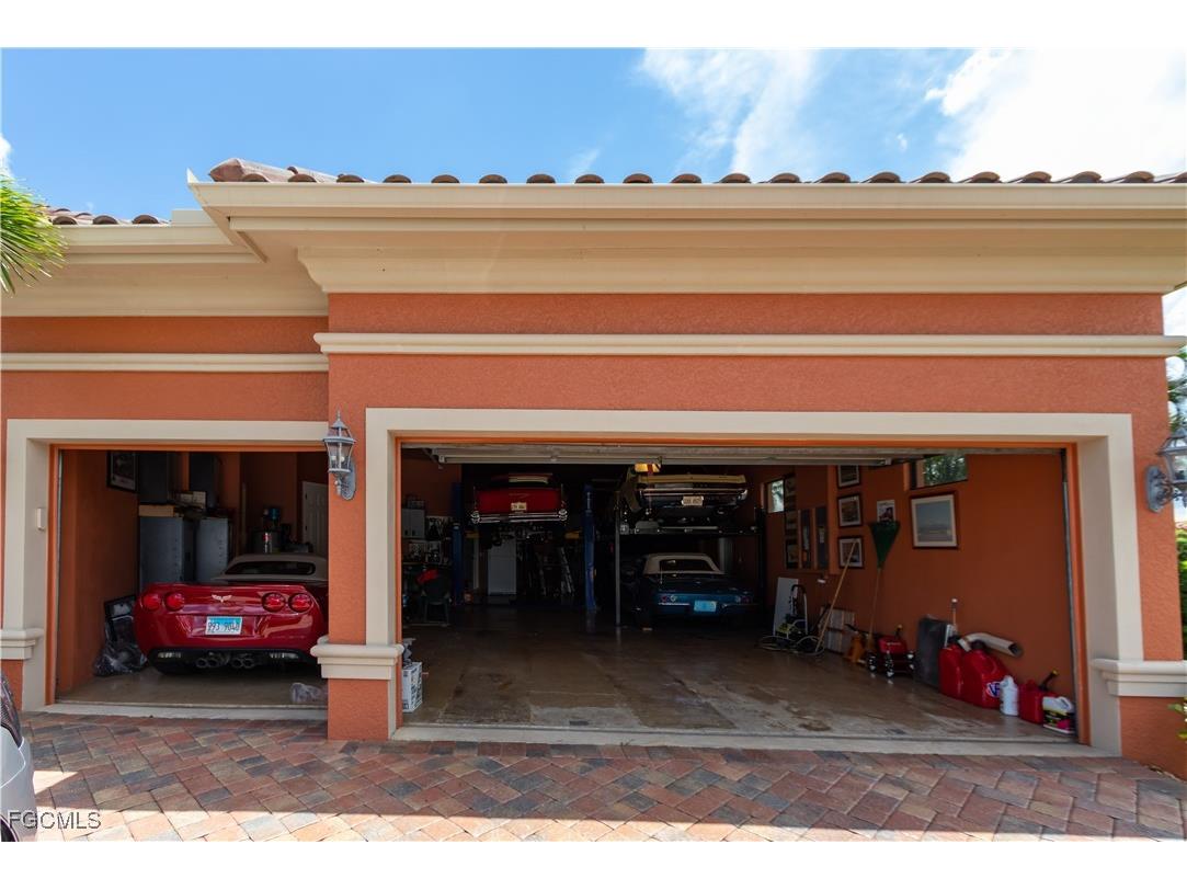 447 Avalon Drive Cape Coral FL 33904 2025024489 image8