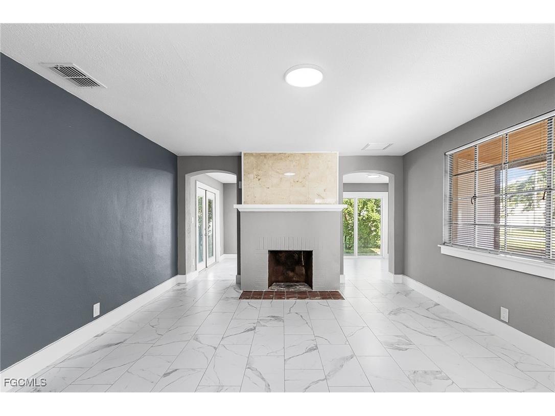 4472 E Riverside Drive Fort Myers FL 33905 2025008508 image13