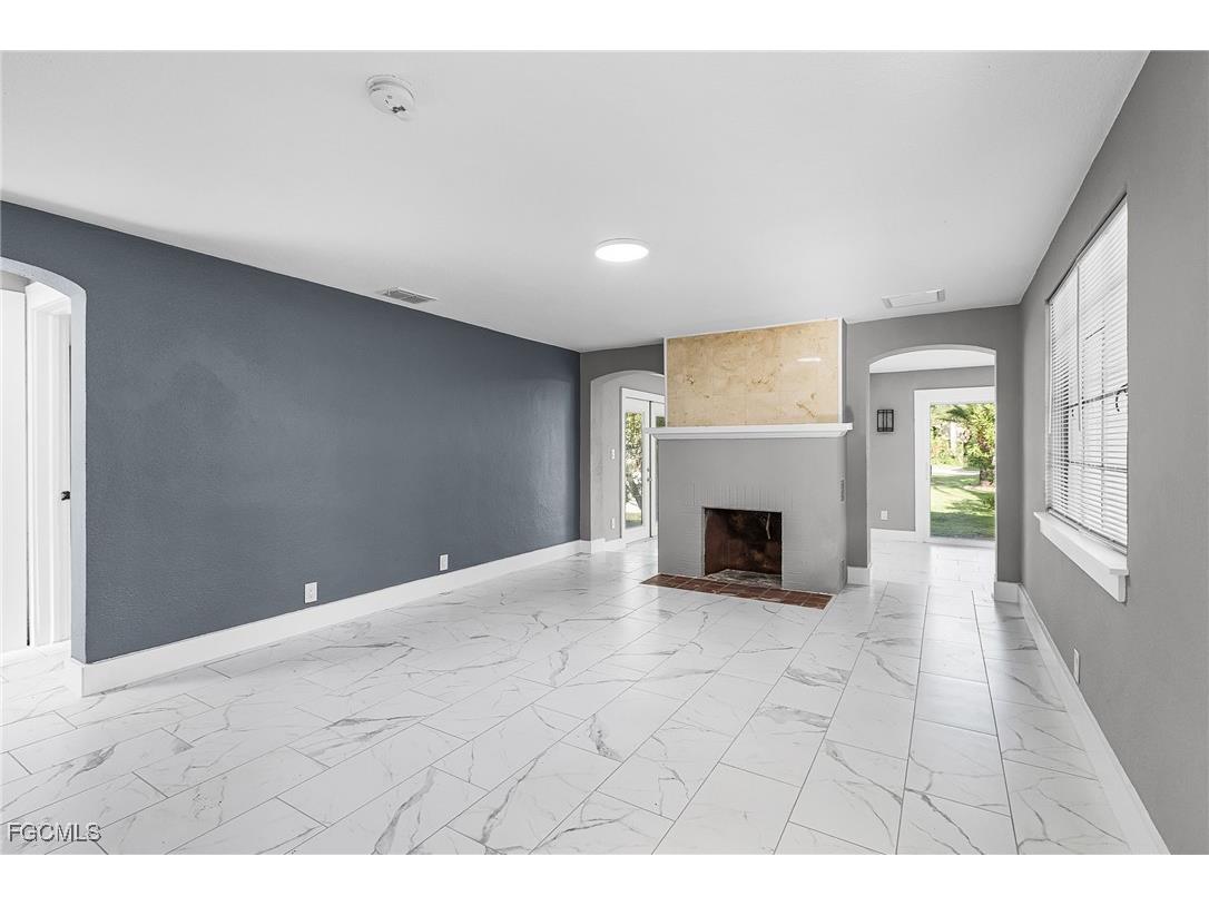 4472 E Riverside Drive Fort Myers FL 33905 2025008508 image14