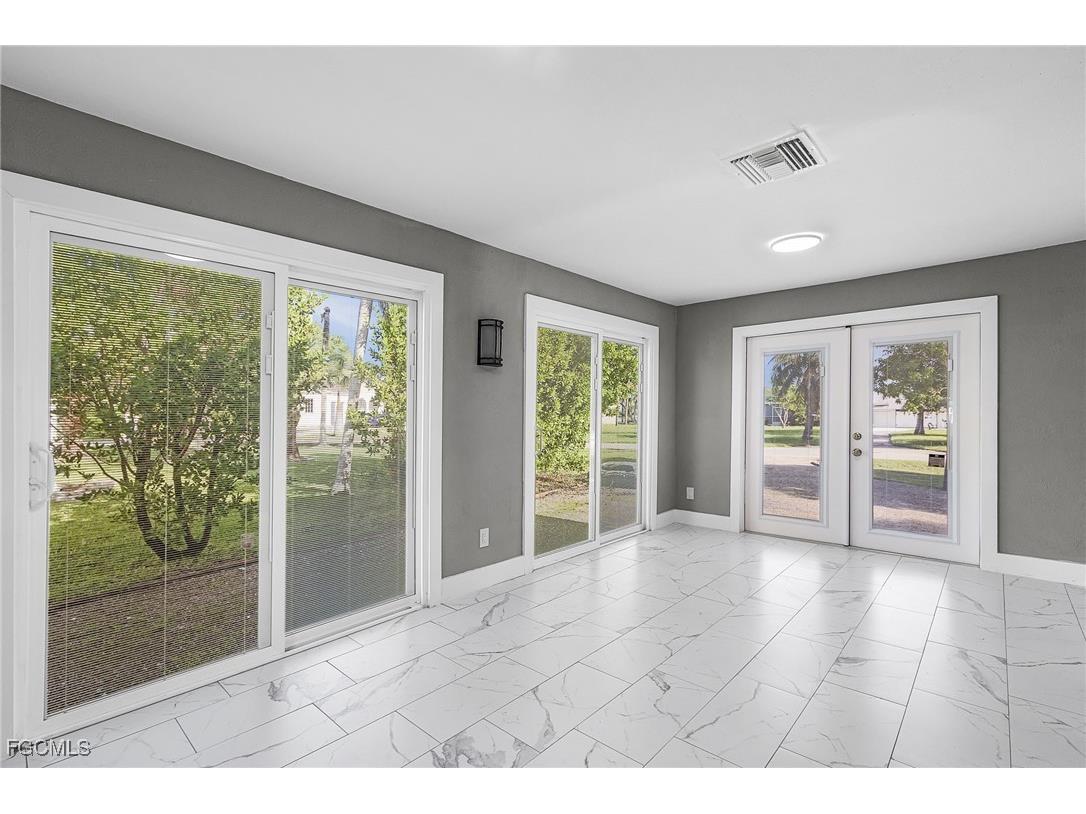 4472 E Riverside Drive Fort Myers FL 33905 2025008508 image16
