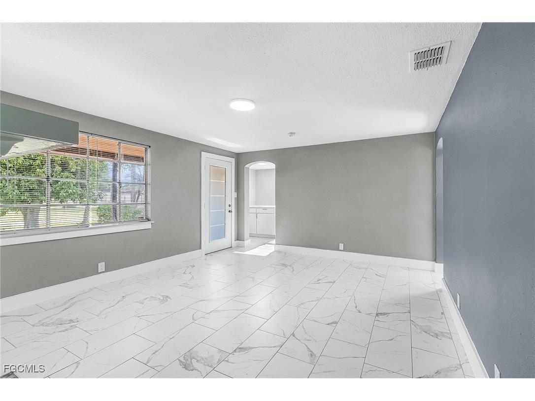 4472 E Riverside Drive Fort Myers FL 33905 2025008508 image25