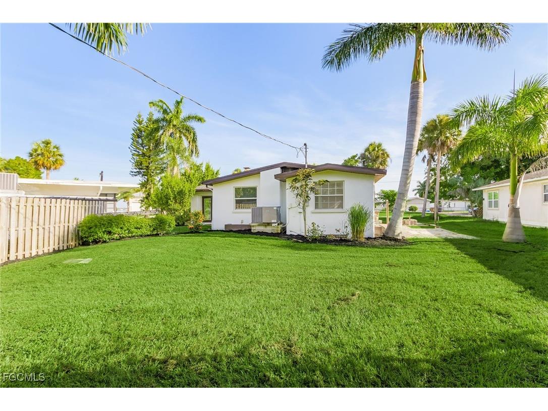 4472 E Riverside Drive Fort Myers FL 33905 2025008508 image4