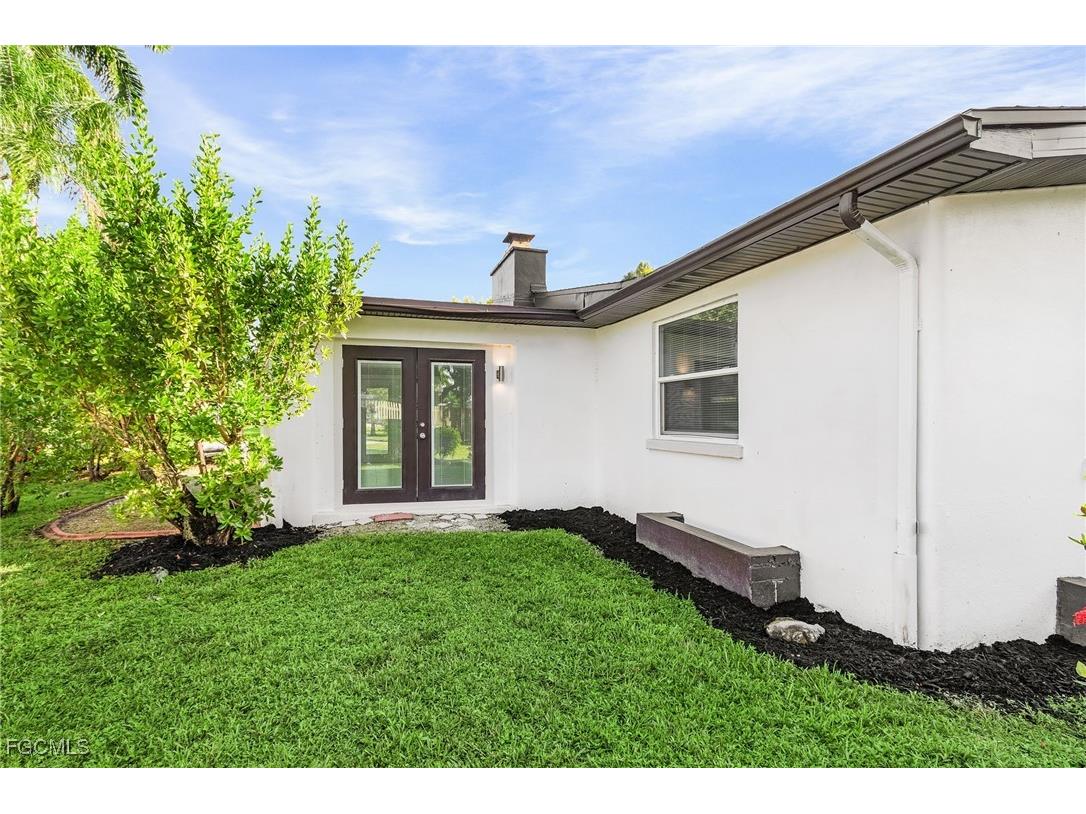 4472 E Riverside Drive Fort Myers FL 33905 2025008508 image5