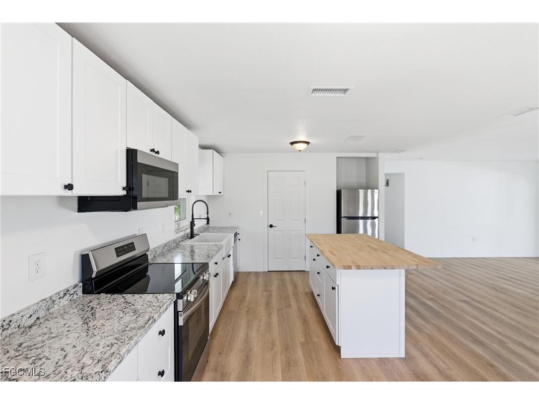 4477 Shady Ln Port Charlotte FL 33980 2025020359 image5