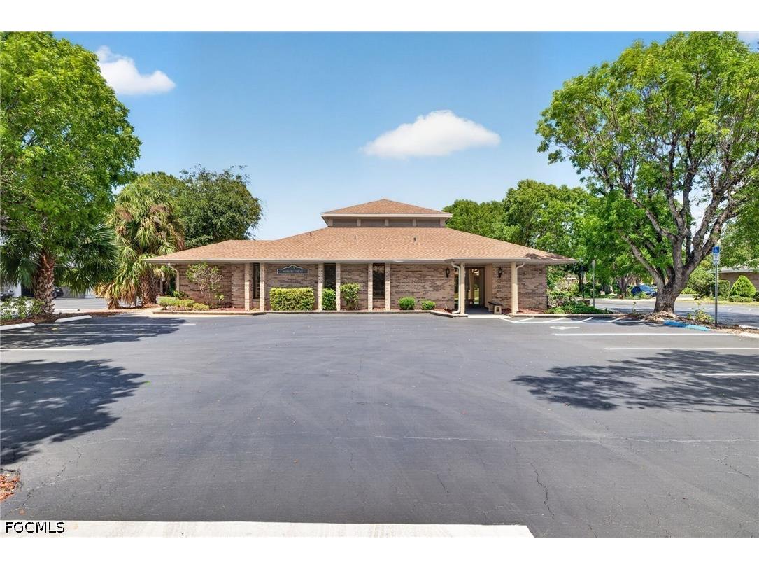 45 Barkley Circle Fort Myers FL 33907 2026026175 image1