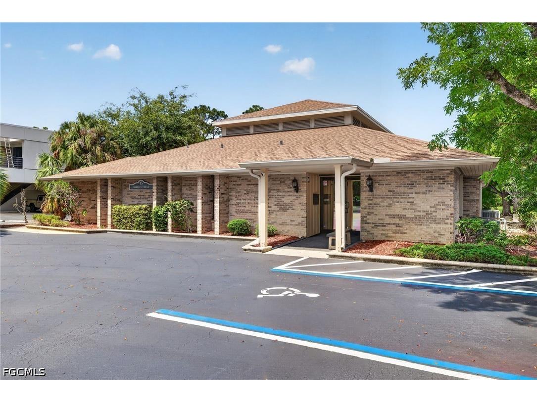 45 Barkley Circle Fort Myers FL 33907 2026026175 image2
