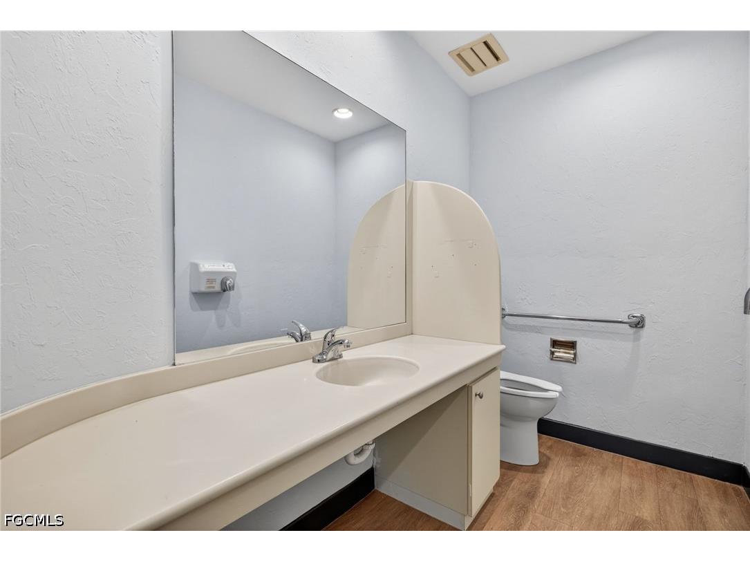 45 Barkley Circle Fort Myers FL 33907 2026026175 image32