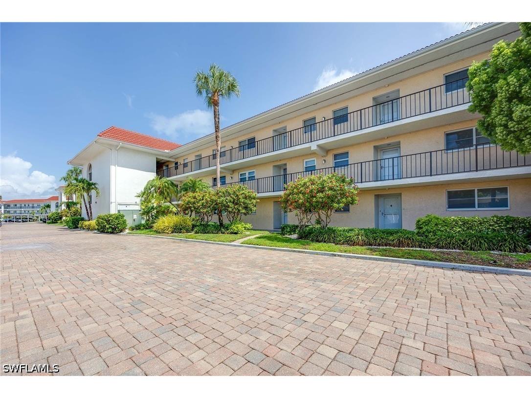 45 High Point Circle S #303 Naples FL 34103 226022533 image1