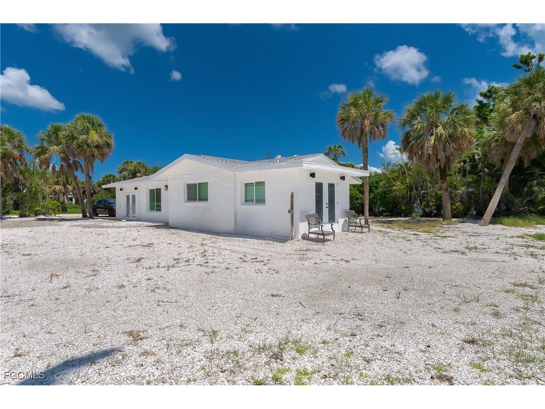 450 Birdsong Place Sanibel FL 33957 2026000235 image3