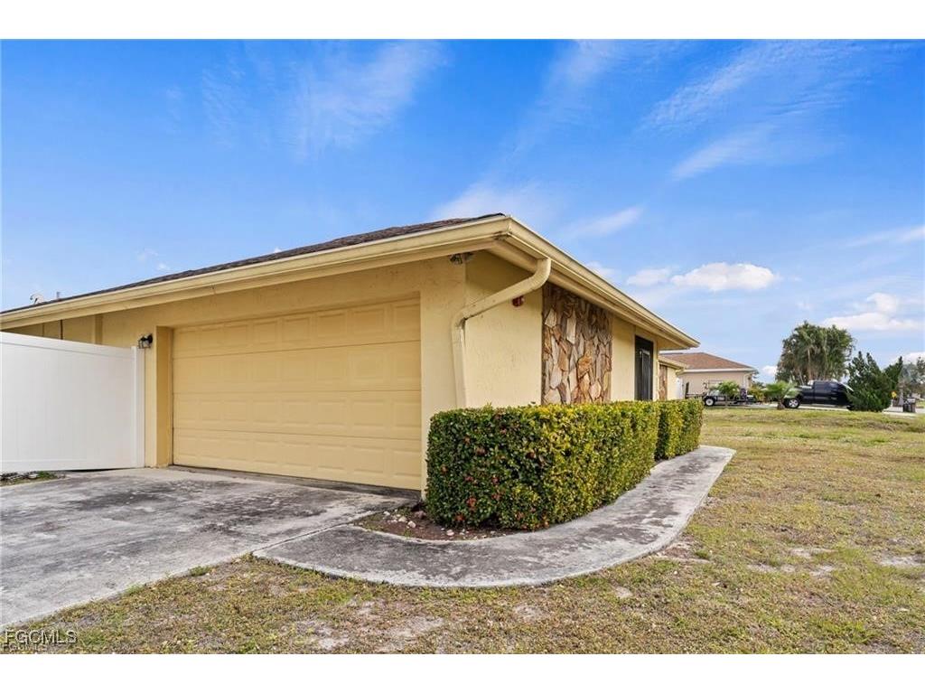 4504 6th Street W Lehigh Acres FL 33971 2025022224 image8