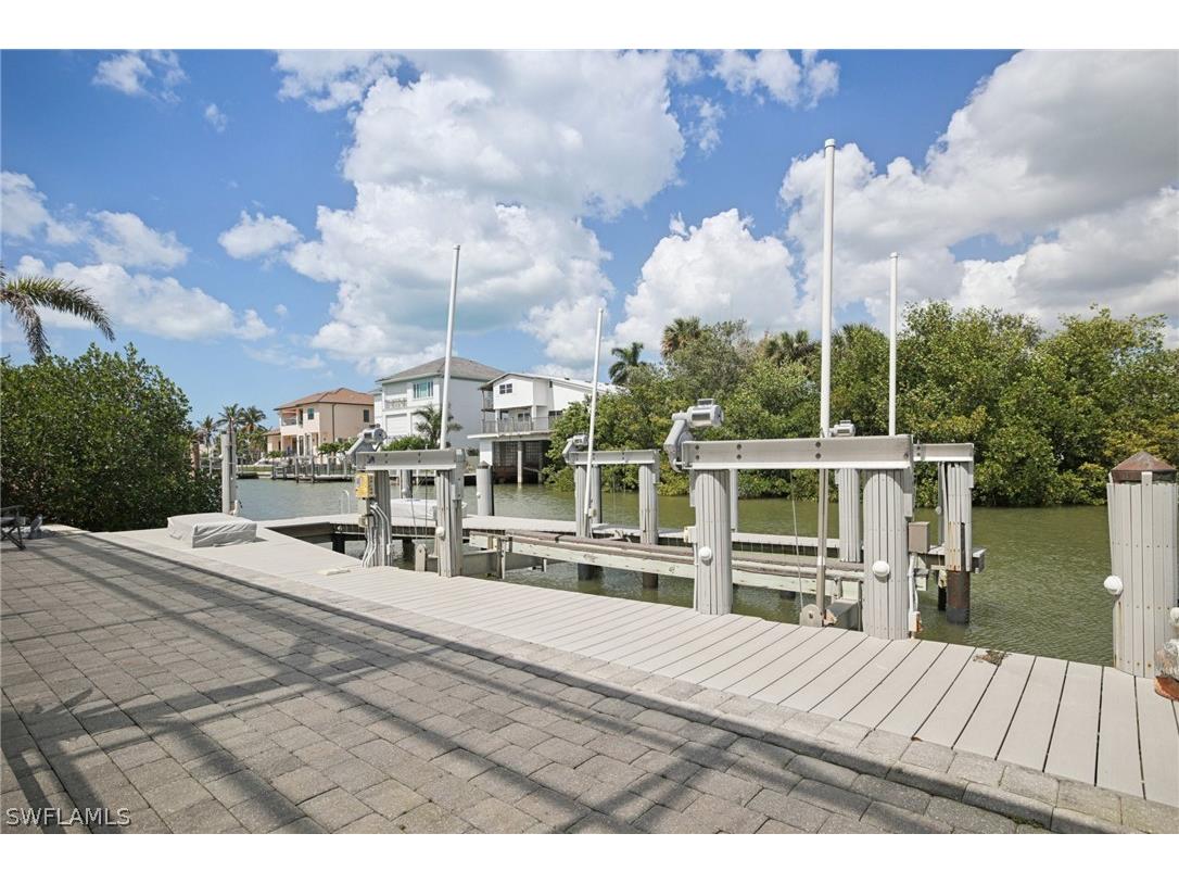 451 Oak Avenue Naples FL 34108 226009611 image11
