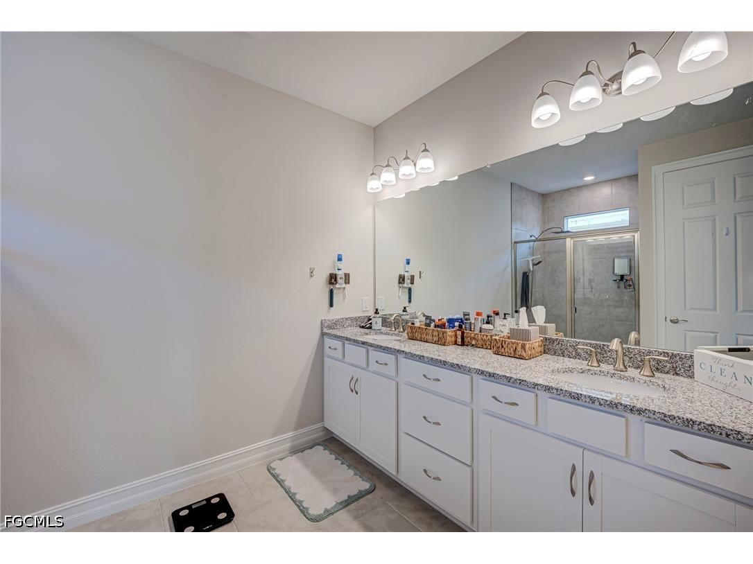 451 Spring Hill Lake Loop Cape Coral FL 33993 2026015805 image12
