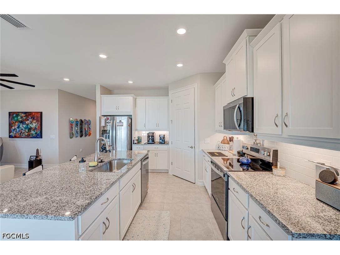451 Spring Hill Lake Loop Cape Coral FL 33993 2026015805 image6