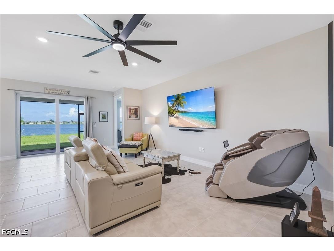 451 Spring Hill Lake Loop Cape Coral FL 33993 2026026912 image8