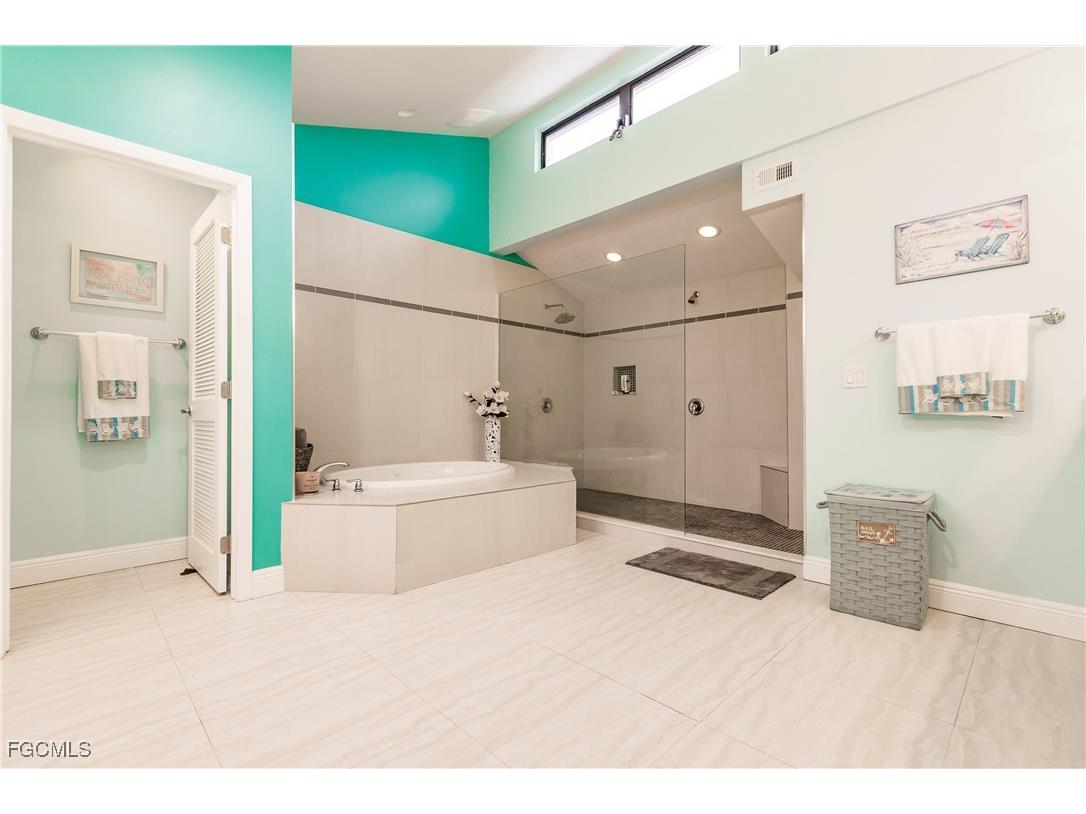 4515 Windjammer Lane Fort Myers FL 33919 2025022568 image21