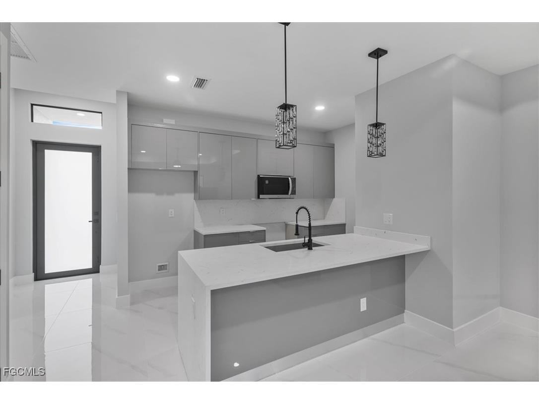 4517/4519 24th St Sw Lehigh Acres FL 33973 2025007729 image4