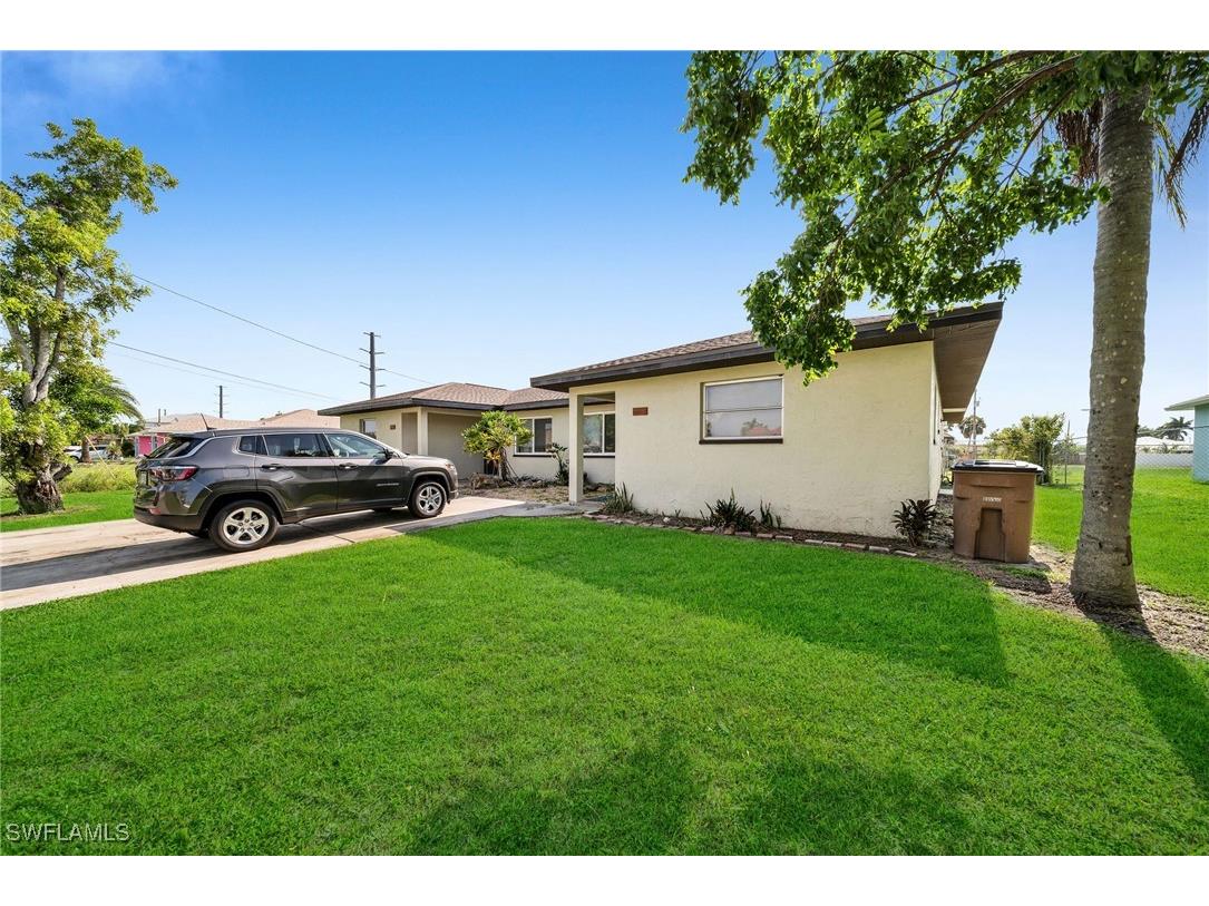 4517 / 4519 SW Santa Barbara Place Cape Coral FL 33914 224070493 image1