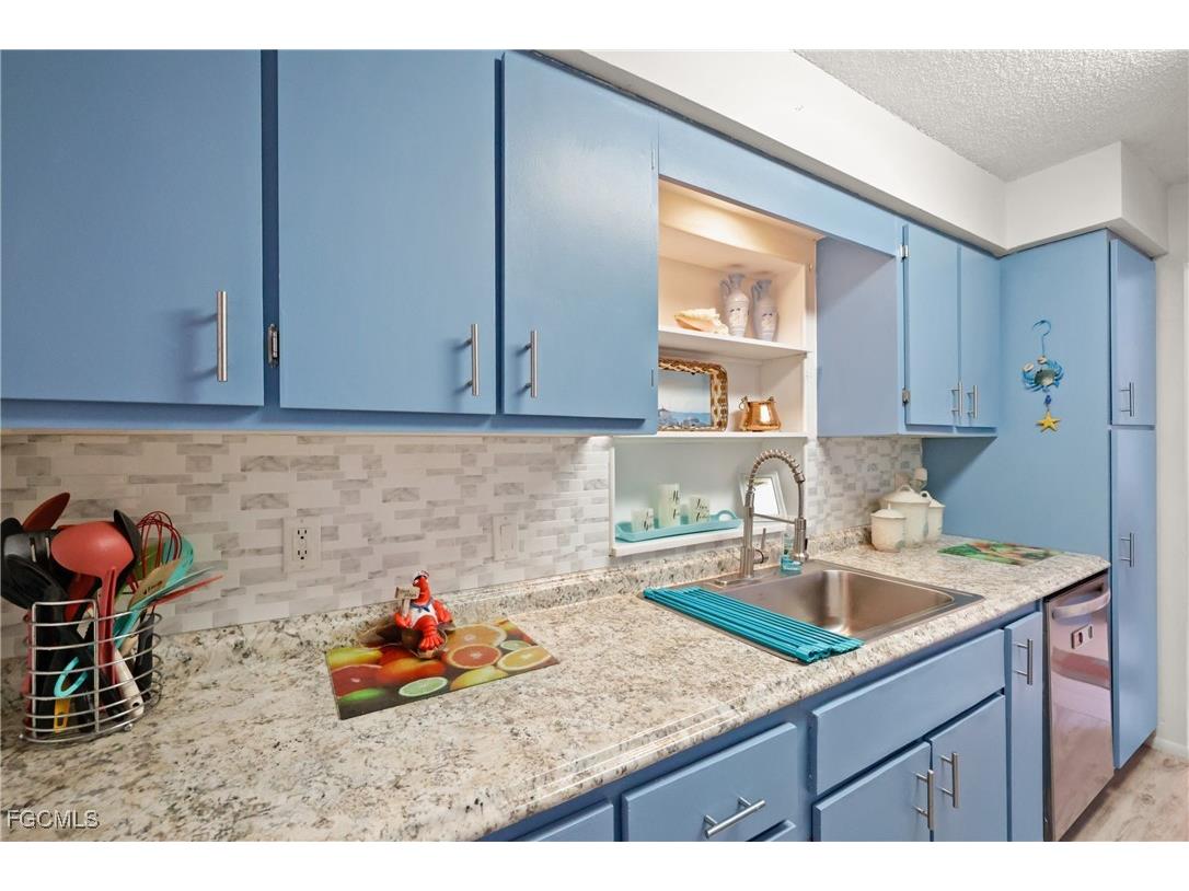 4517 Vinsetta Avenue North Fort Myers FL 33903 2025006173 image4