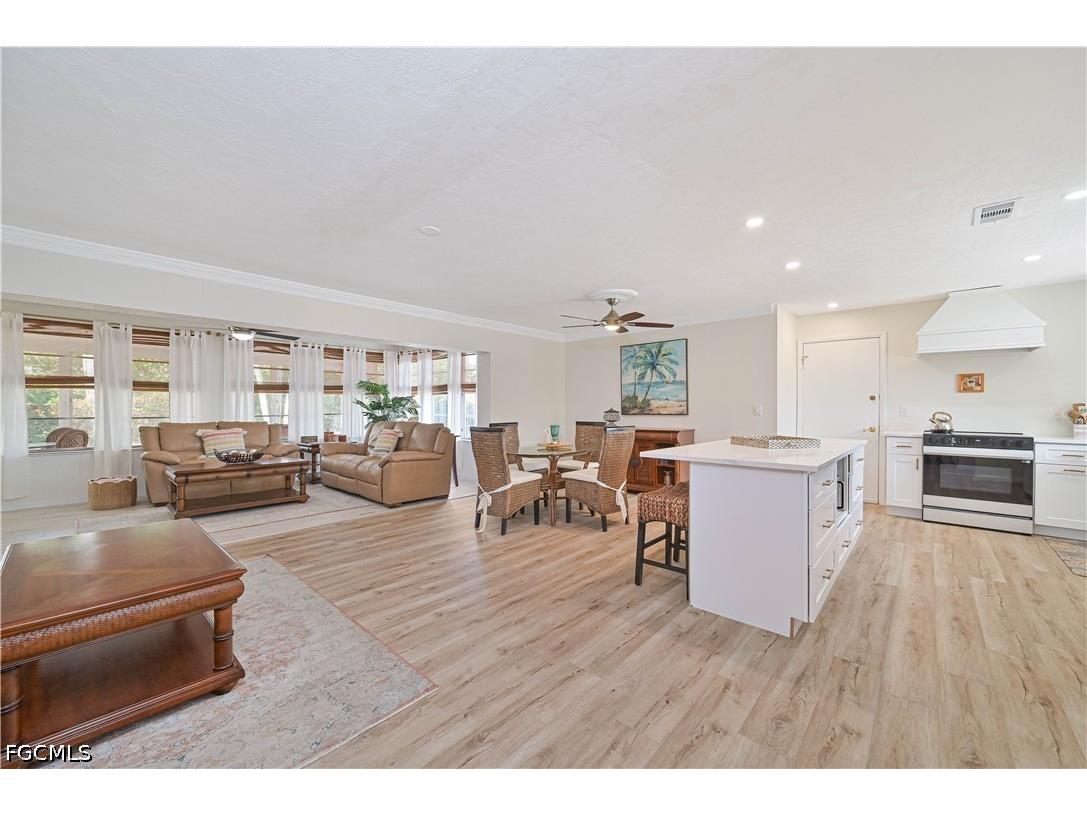 4520 SE 9th Avenue Cape Coral FL 33904 2026015731 image1