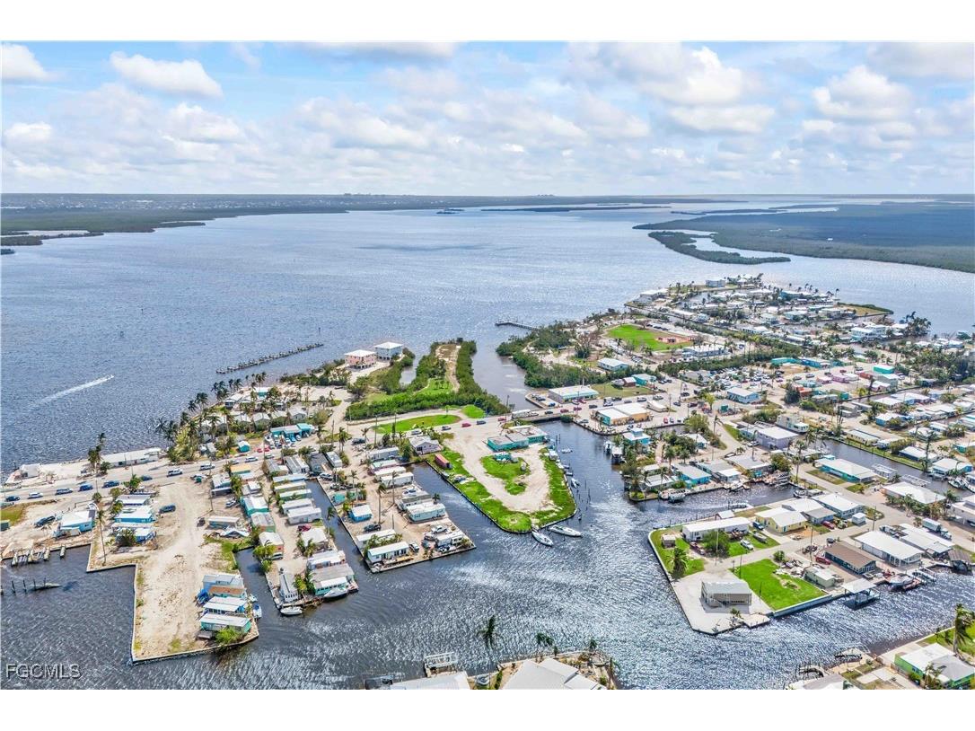 4520 and 4530 Pine Island Road NW Matlacha FL 33993 2025021614 image12