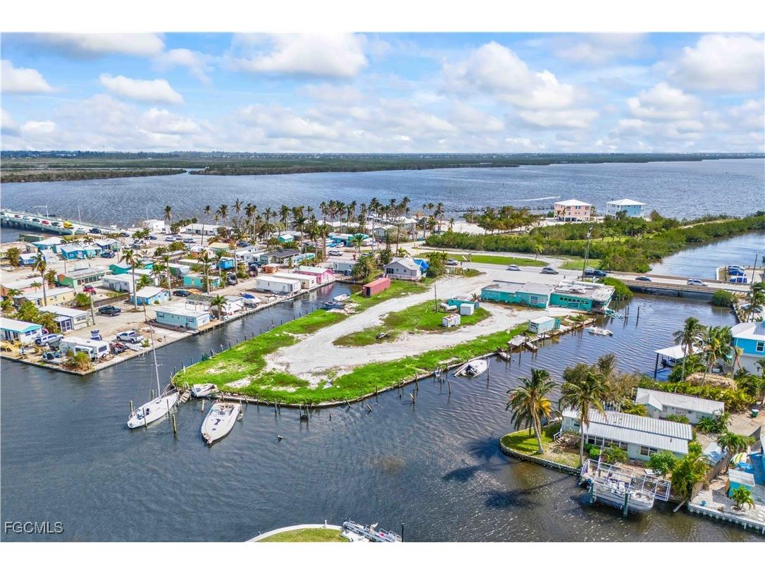 4520 and 4530 Pine Island Road NW Matlacha FL 33993 2025021614 image6