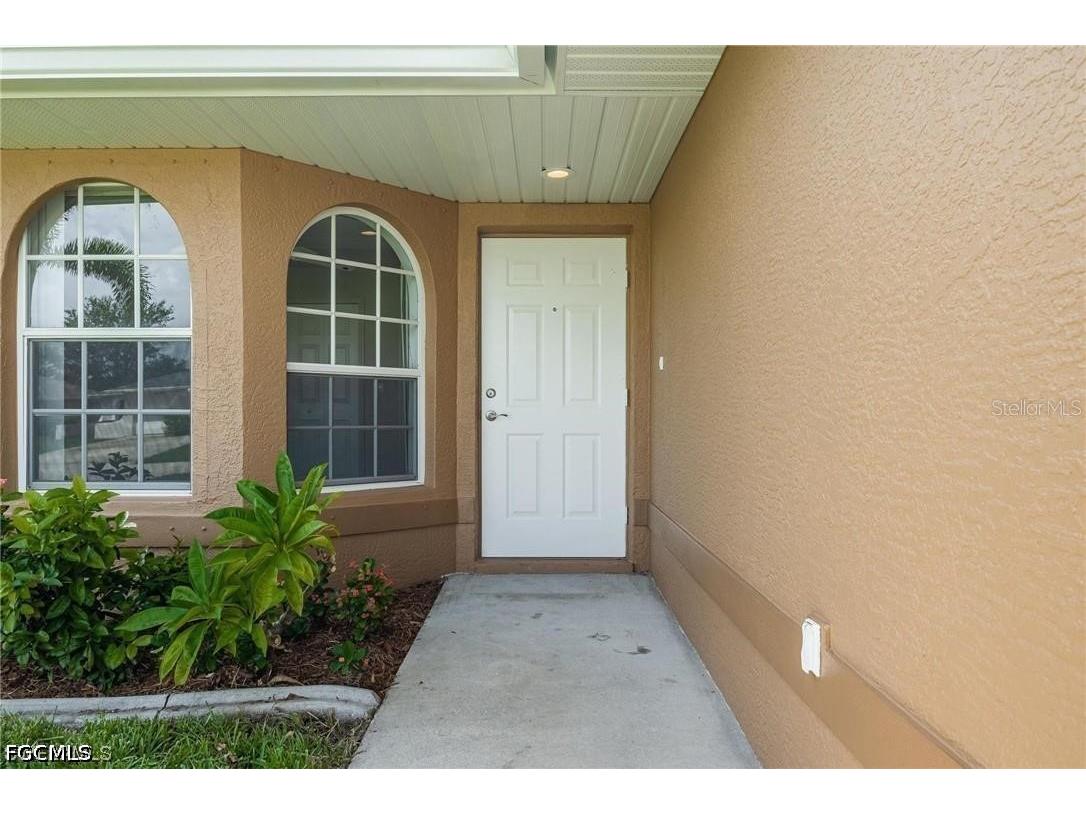 4522 SW 7th Place Cape Coral FL 33914 2026024133 image2