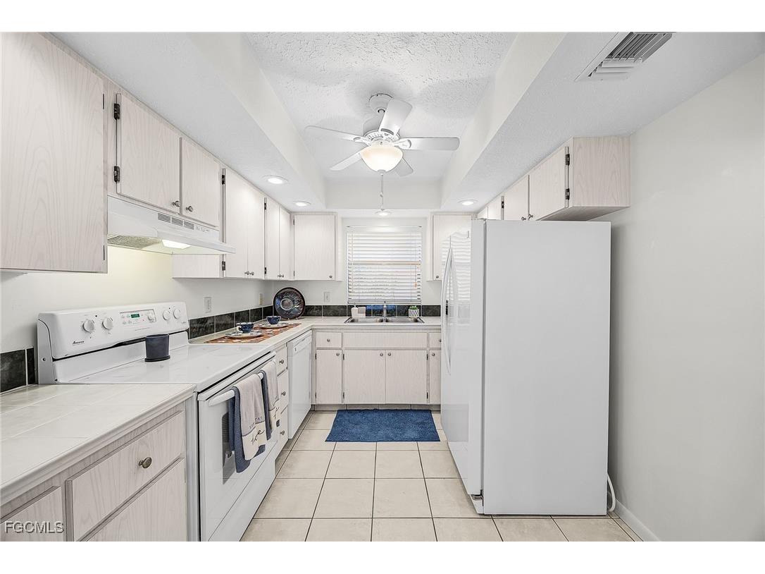 4525 Country Club Boulevard #110 Cape Coral FL 33904 2025013574 image6