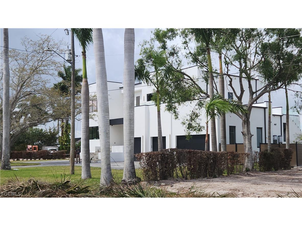 4528 E Riverside Drive Fort Myers FL 33905 2026012056 image3