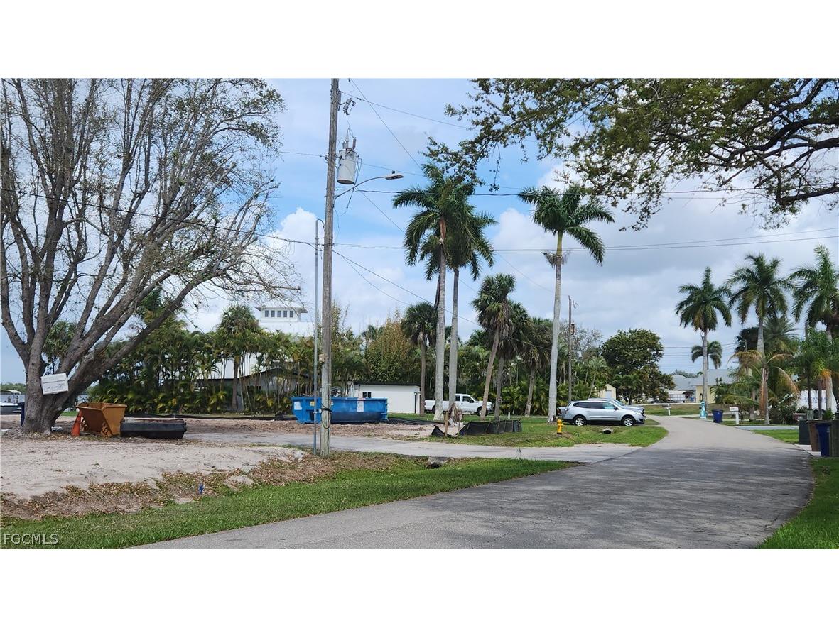 4528 E Riverside Drive Fort Myers FL 33905 2026012056 image5