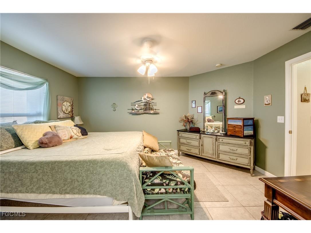 4528 SW 7th Place Cape Coral FL 33914 2025026294 image16