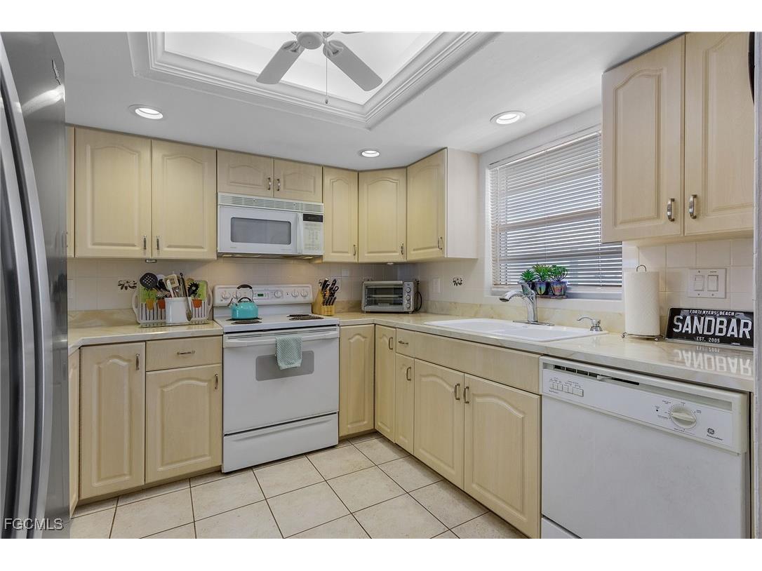 4531 Bay Beach Lane #334 Fort Myers Beach FL 33931 2025013886 image8