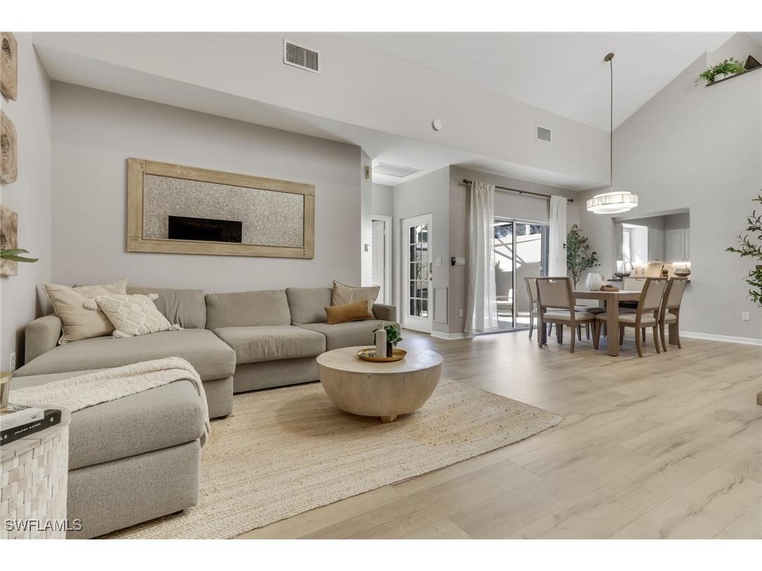 4536 Court Way #19D Naples FL 34109 225080140 image1