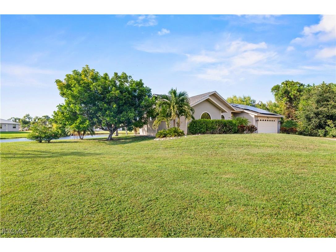 4539 Pine Village Court Saint James City FL 33956 2026001275 image2