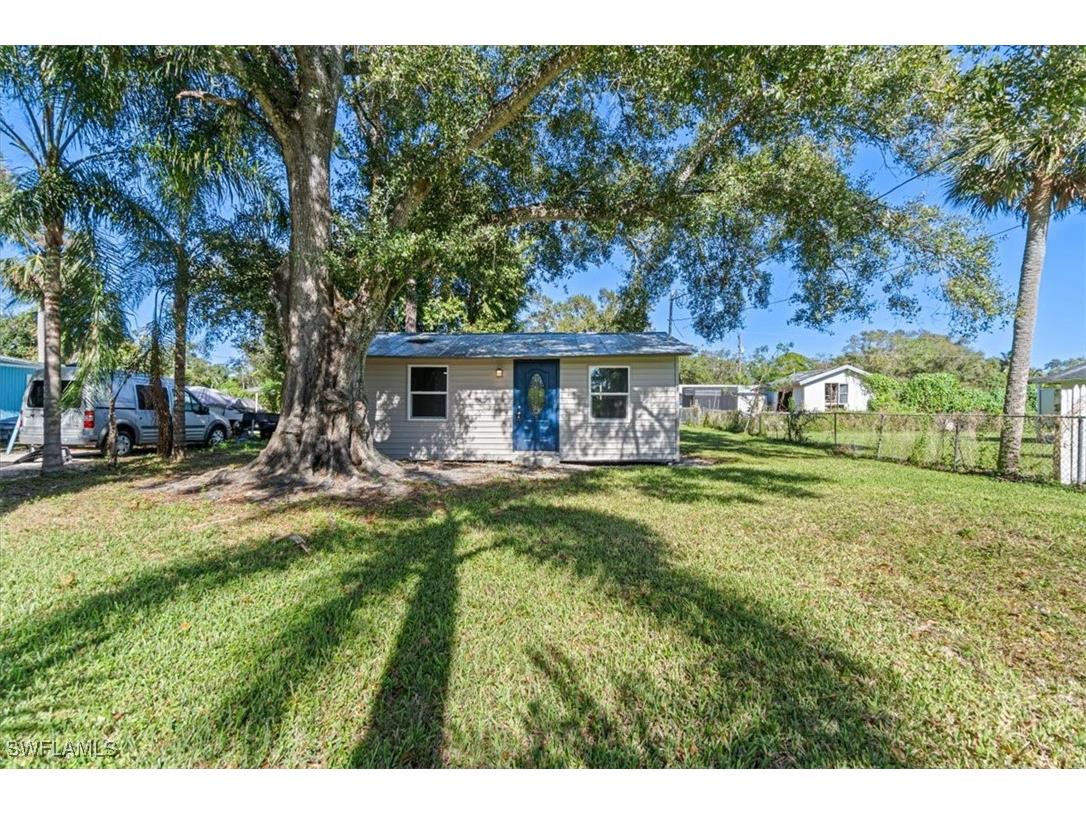 454 Ellis Street North Fort Myers FL 33903 224097712 image1