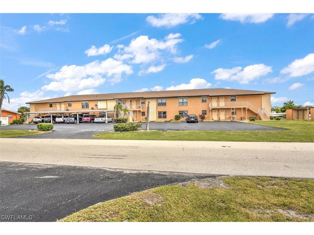 4543 SE 6th Place #1D Cape Coral FL 33904 224005507 image1