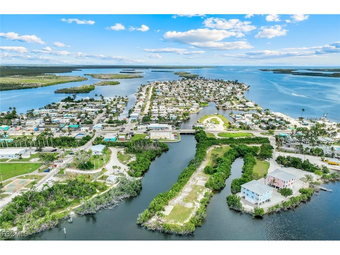 4547 Pine Island Road NW Matlacha FL 33993 2025005063 image1