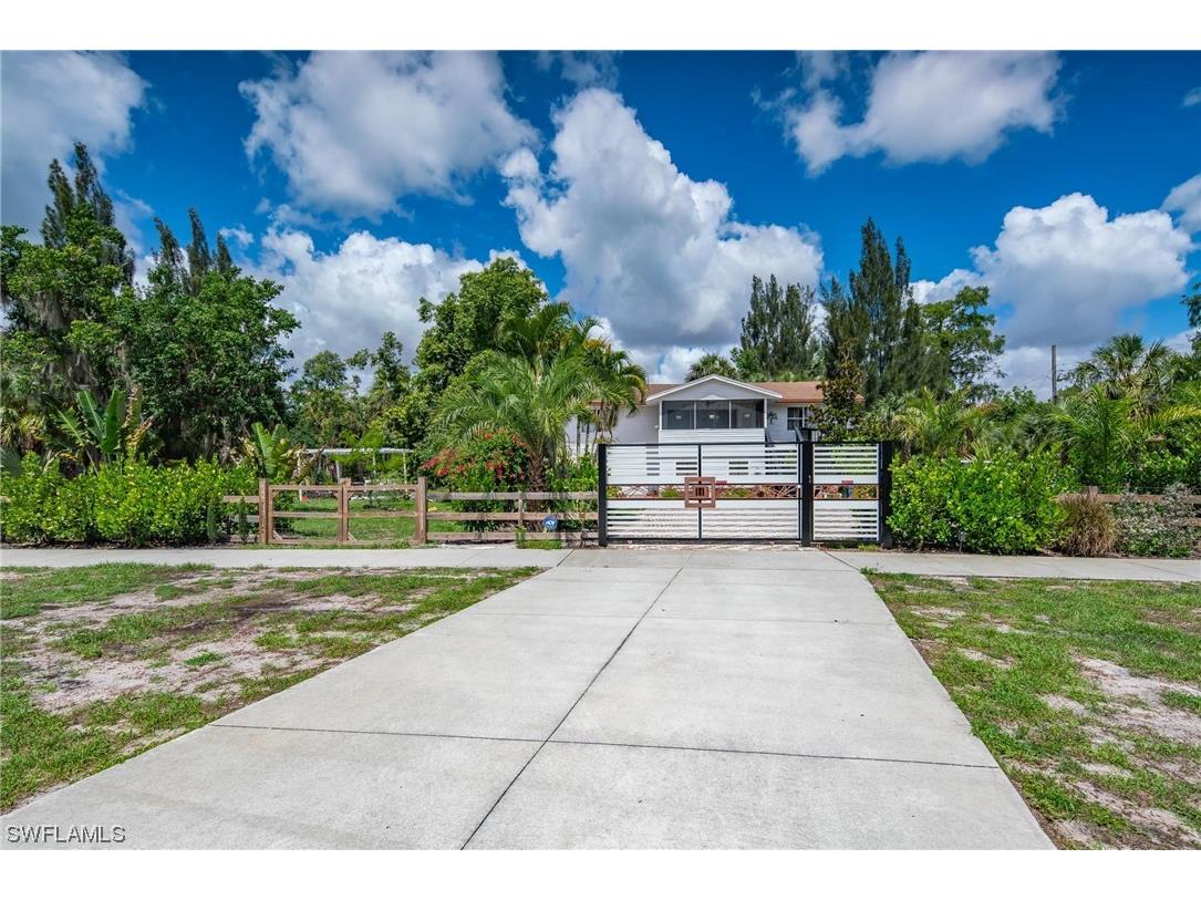 455 8th Street NE Naples FL 34120 223043953 image1