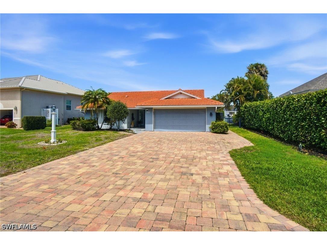 455 Bayside Avenue Naples FL 34108 226017399 image1