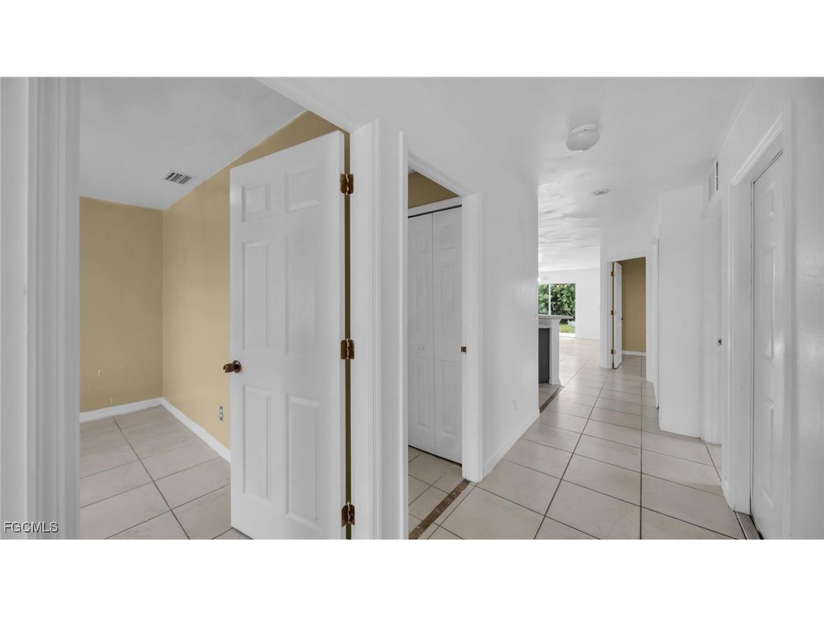 4551 22nd Street SW Lehigh Acres FL 33973 2025003906 image1