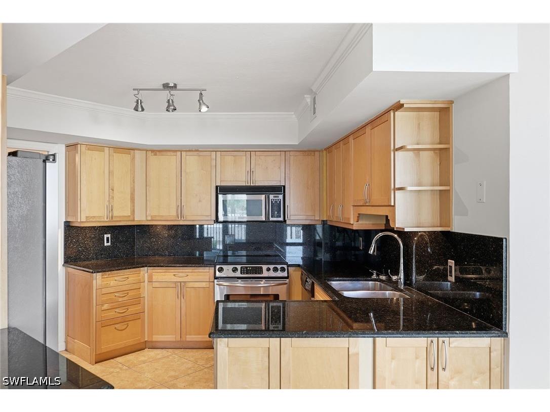 4551 Gulf Shore Boulevard N #200 Naples FL 34103 226026716 image18
