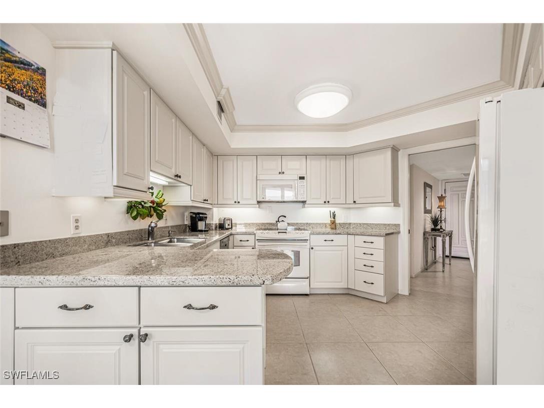 4551 Gulf Shore Boulevard N #605 Naples FL 34103 225068797 image11