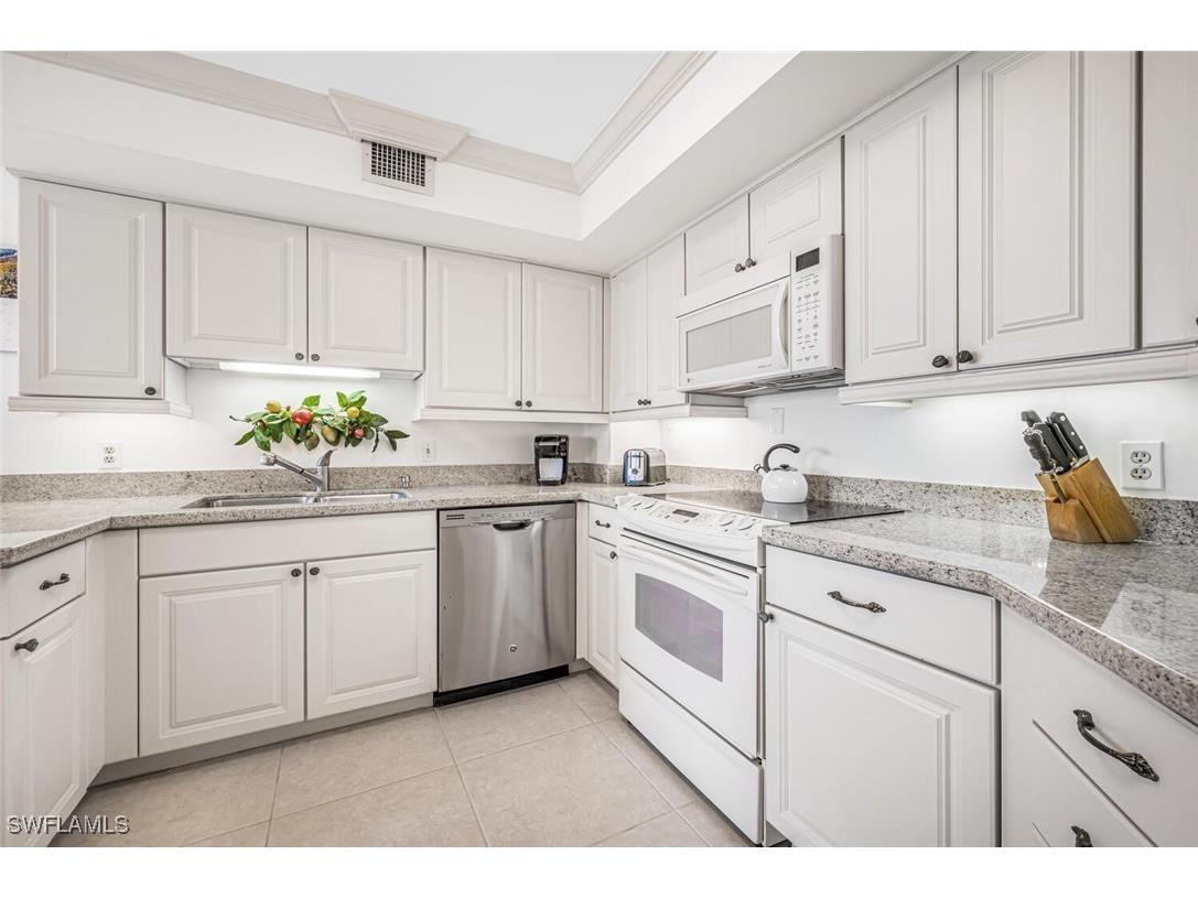 4551 Gulf Shore Boulevard N #605 Naples FL 34103 225068797 image12