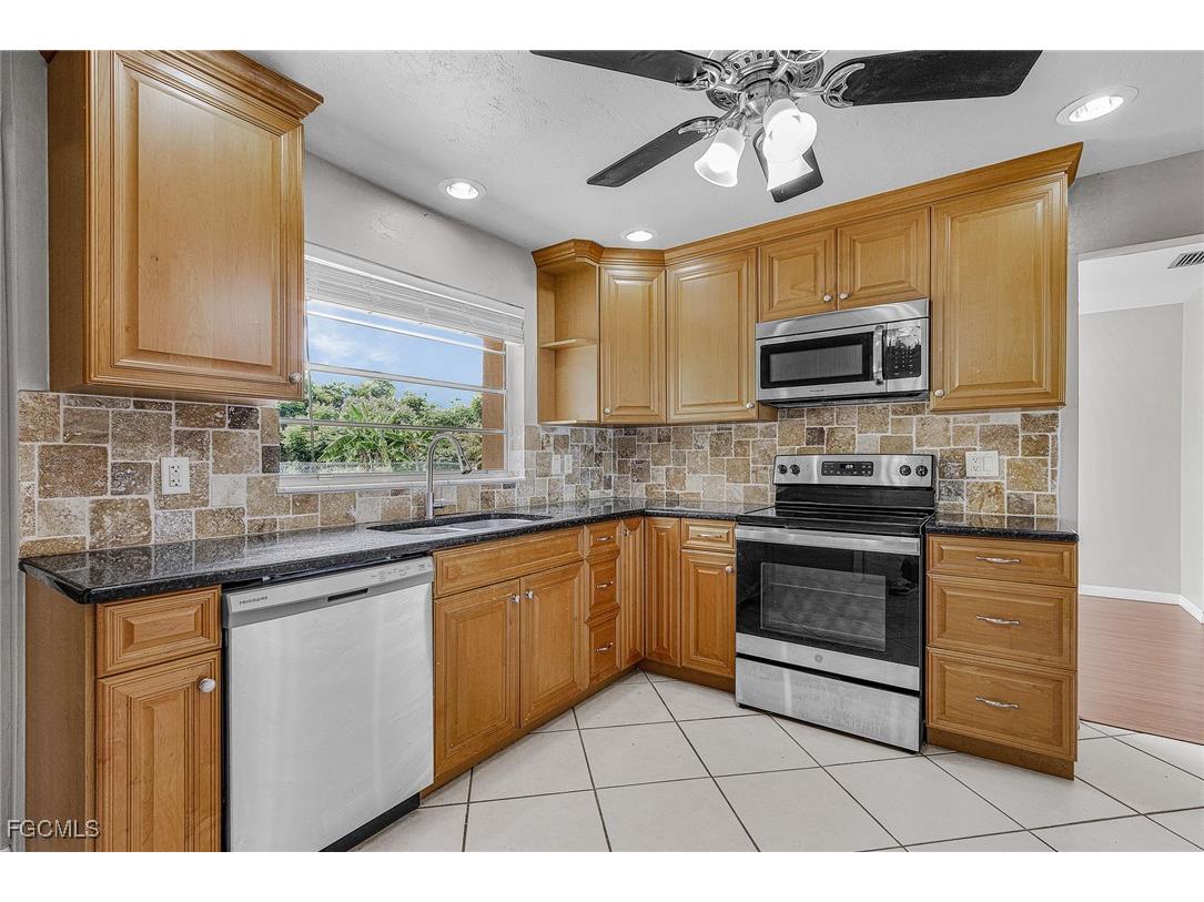 4555 Vinsetta Avenue North Fort Myers FL 33903 2025006595 image10