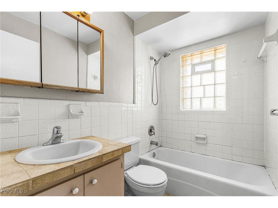 4555 Vinsetta Avenue North Fort Myers FL 33903 2025006595 image11