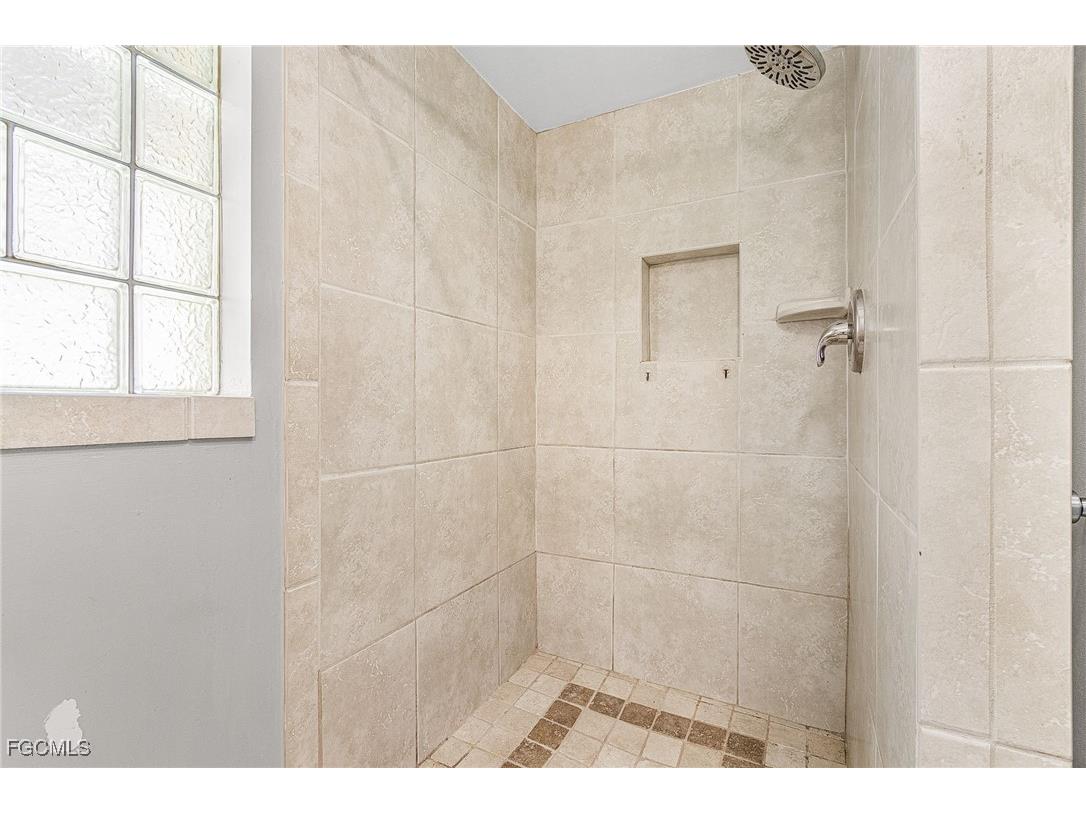 4555 Vinsetta Avenue North Fort Myers FL 33903 2025006595 image21