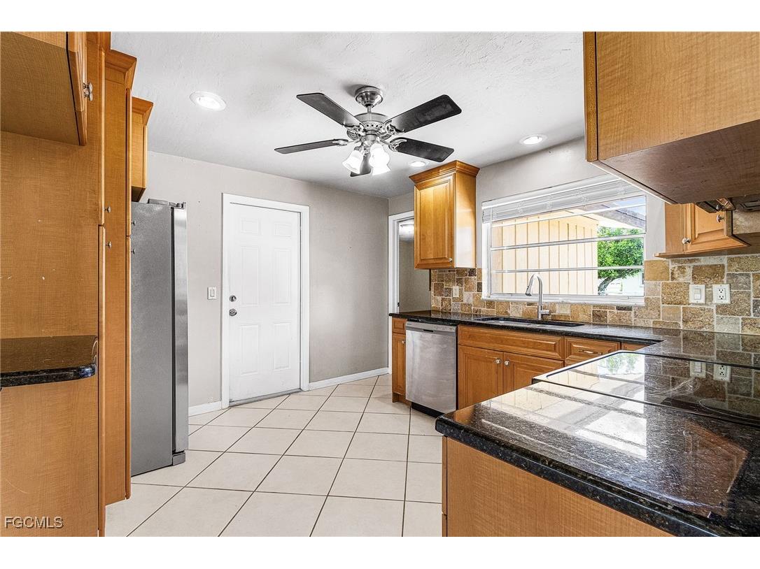 4555 Vinsetta Avenue North Fort Myers FL 33903 2025006595 image8