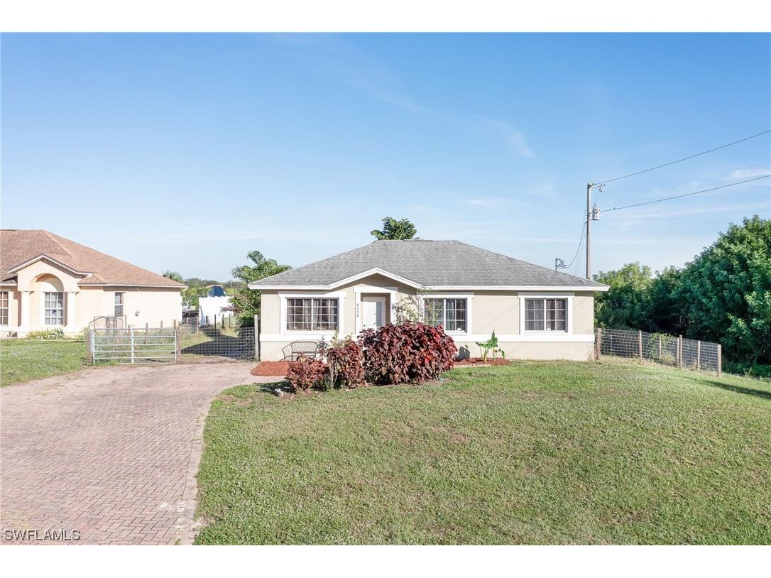 4558 20th Street NE Naples FL 34120 223089049 image1