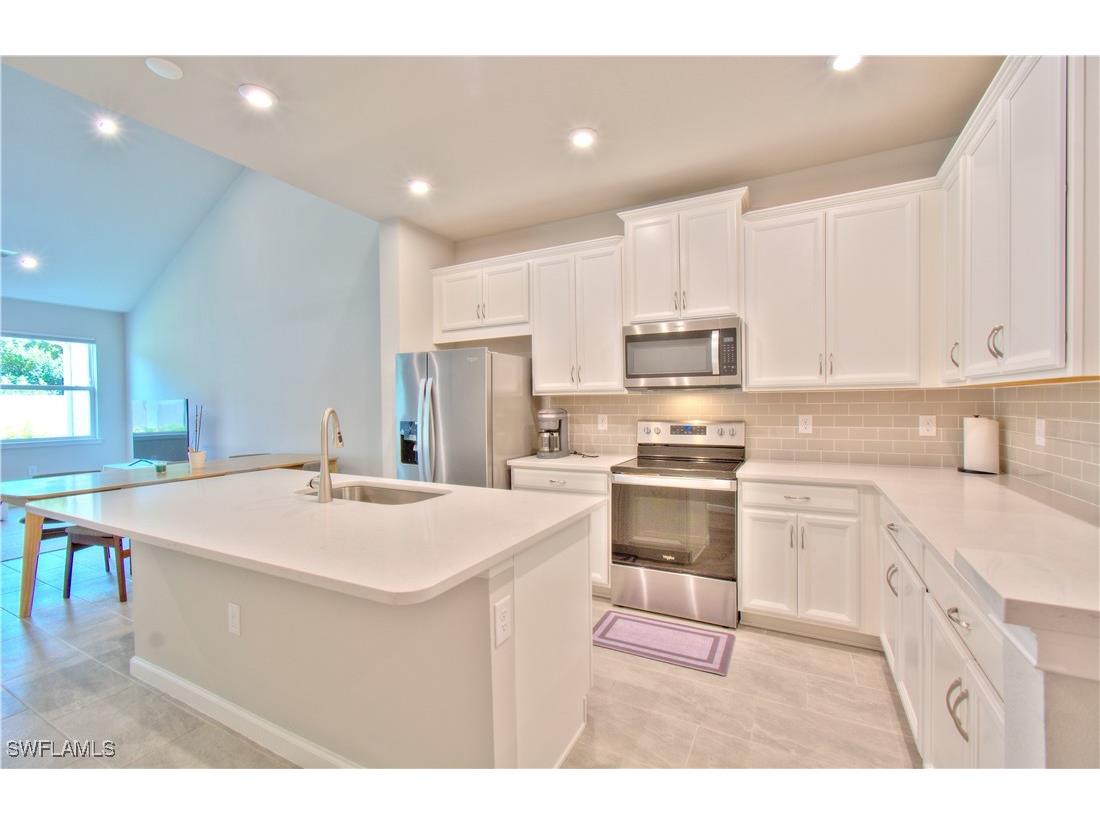 4558 Arboretum Circle #103 Naples FL 34112 225063390 image9