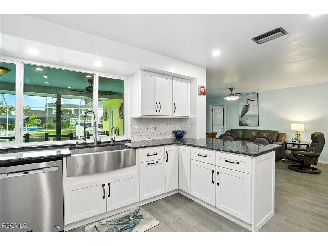 4558 Vinewood Circle North Fort Myers FL 33903 2025008560 image12