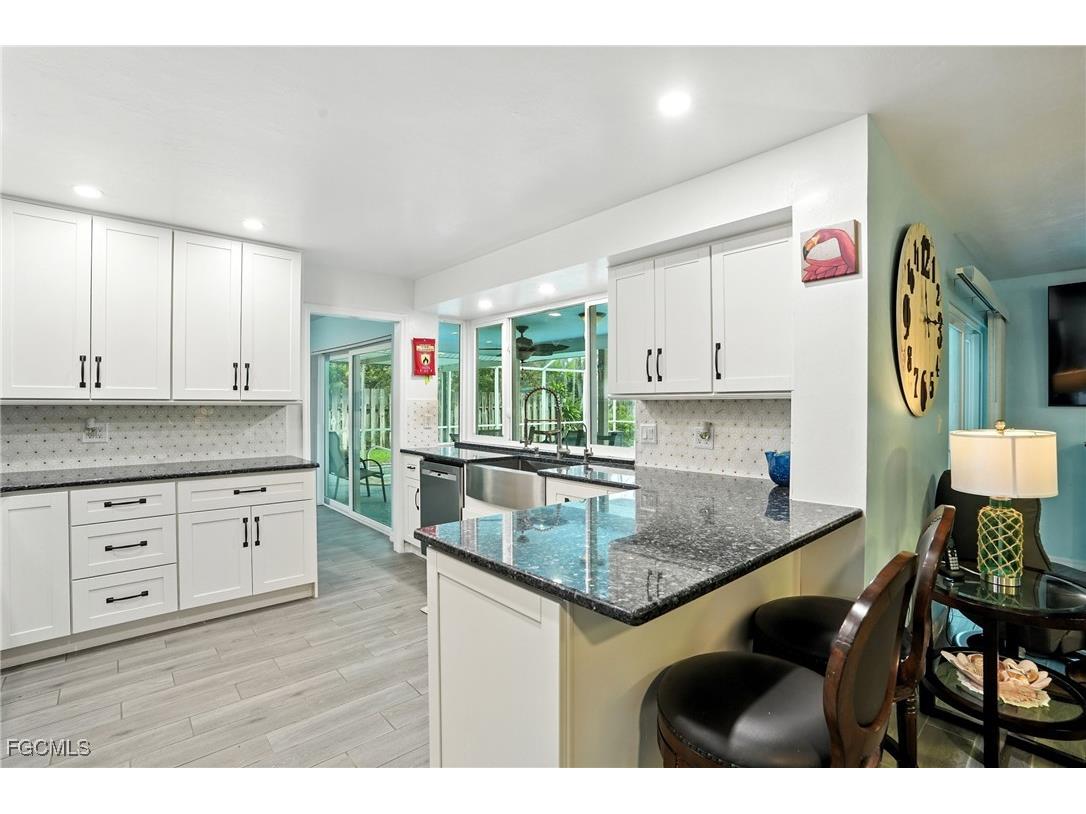 4558 Vinewood Circle North Fort Myers FL 33903 2025008560 image14